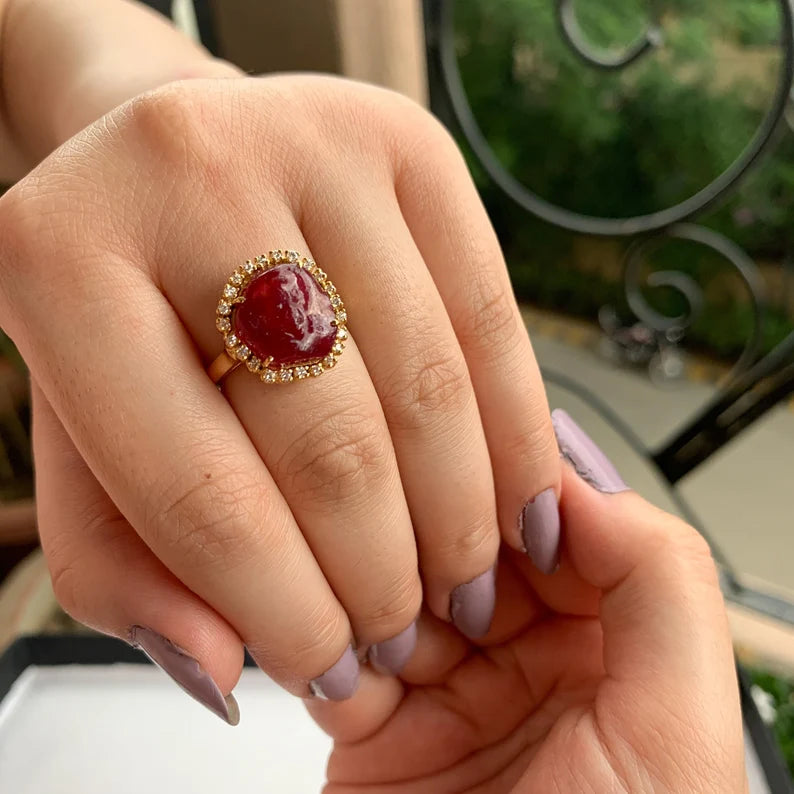 Natural Ruby with diamonds outline Ring in 14 kt Gold